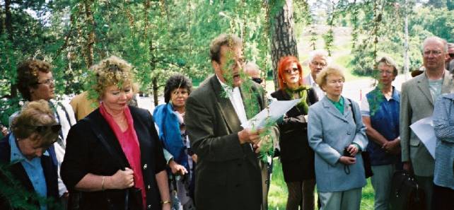 Oopperalaulaja Henrik Lamberg laulamassa