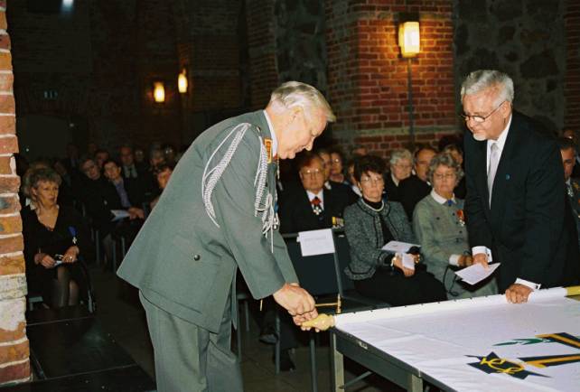 Kaatuneiden omaisten liiton puheenjohtaja Pentti Lehtim�ki